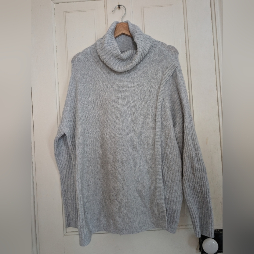 LIKE NEW Vera Wang Cowl Neck Sweater